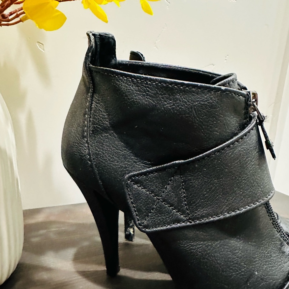 Vera Wang heels